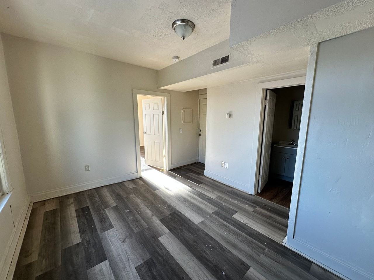 82 Malden St - Photo 2 of 11