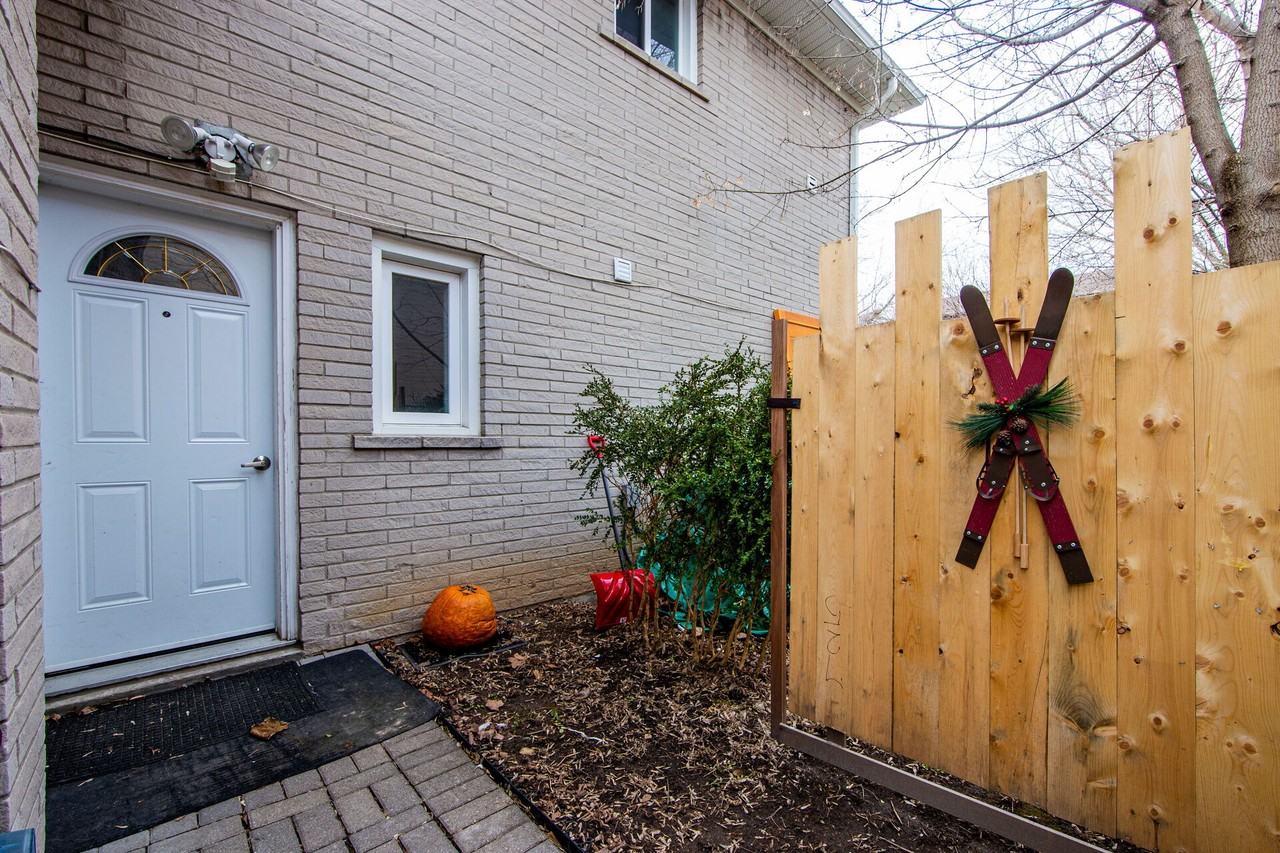 Basement Apt - Bathurst/Finch/Sheppard North York Area - Photo 2 of 2