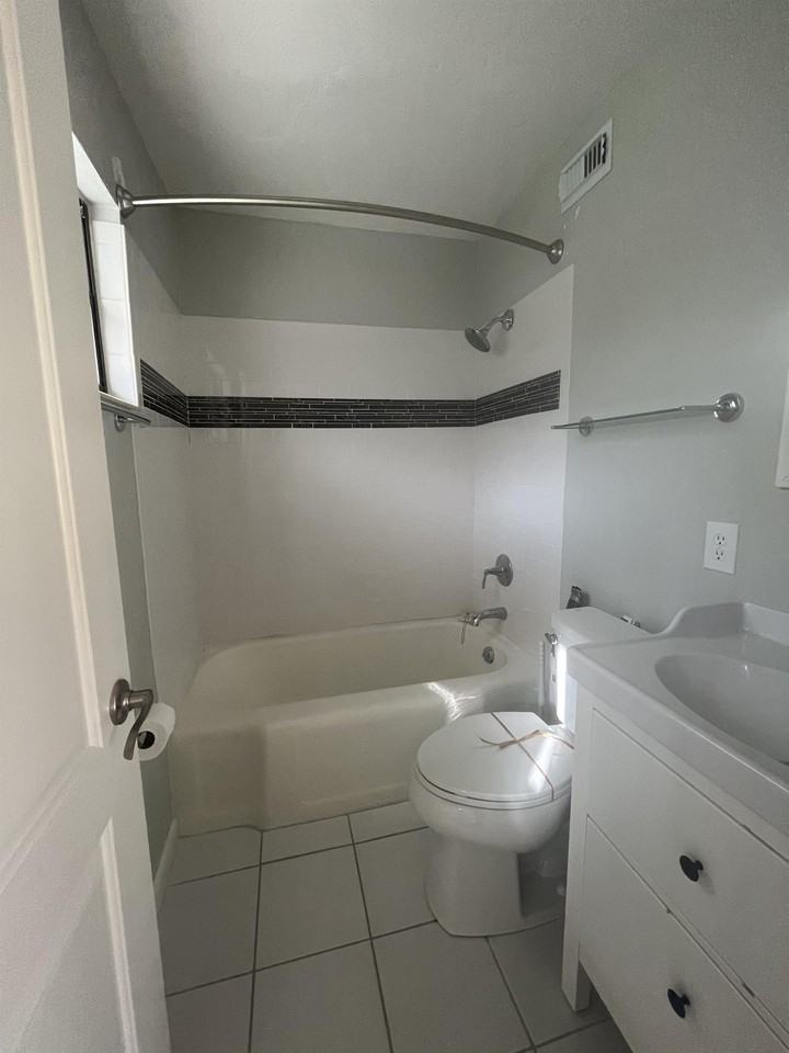 110 Ferry Rd Ne - Photo 3 of 27