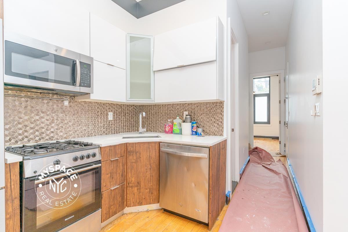 302 Stanhope Street #1R - Photo 3 of 11