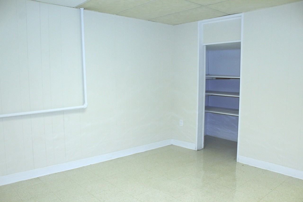 "Avon Apartments" - 6 E. Read St - Photo 2 of 15