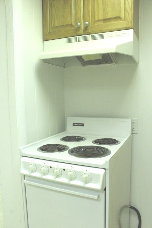 "Avon Apartments" - 6 E. Read St - Photo 5 of 15