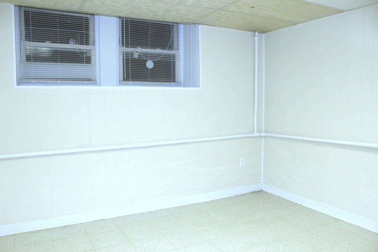 "Avon Apartments" - 6 E. Read St - Photo 6 of 15