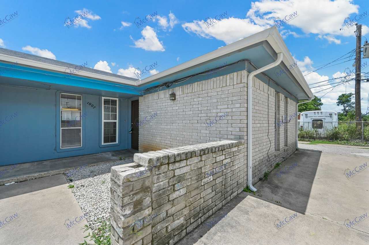 1007 Roky Ct - Photo 2 of 21