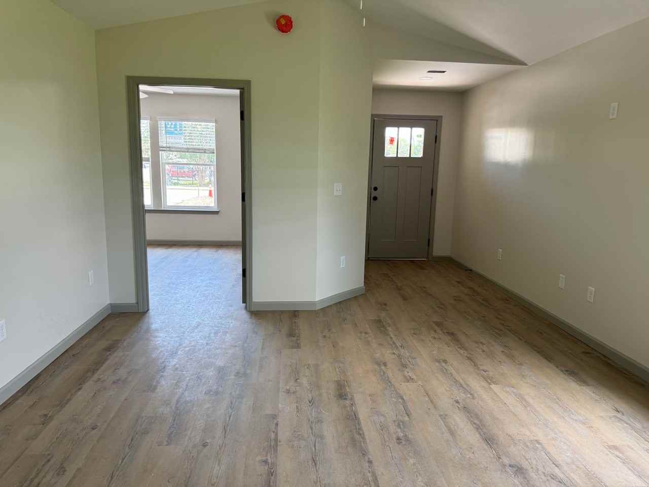 226 Everitt Ave - Photo 4 of 12