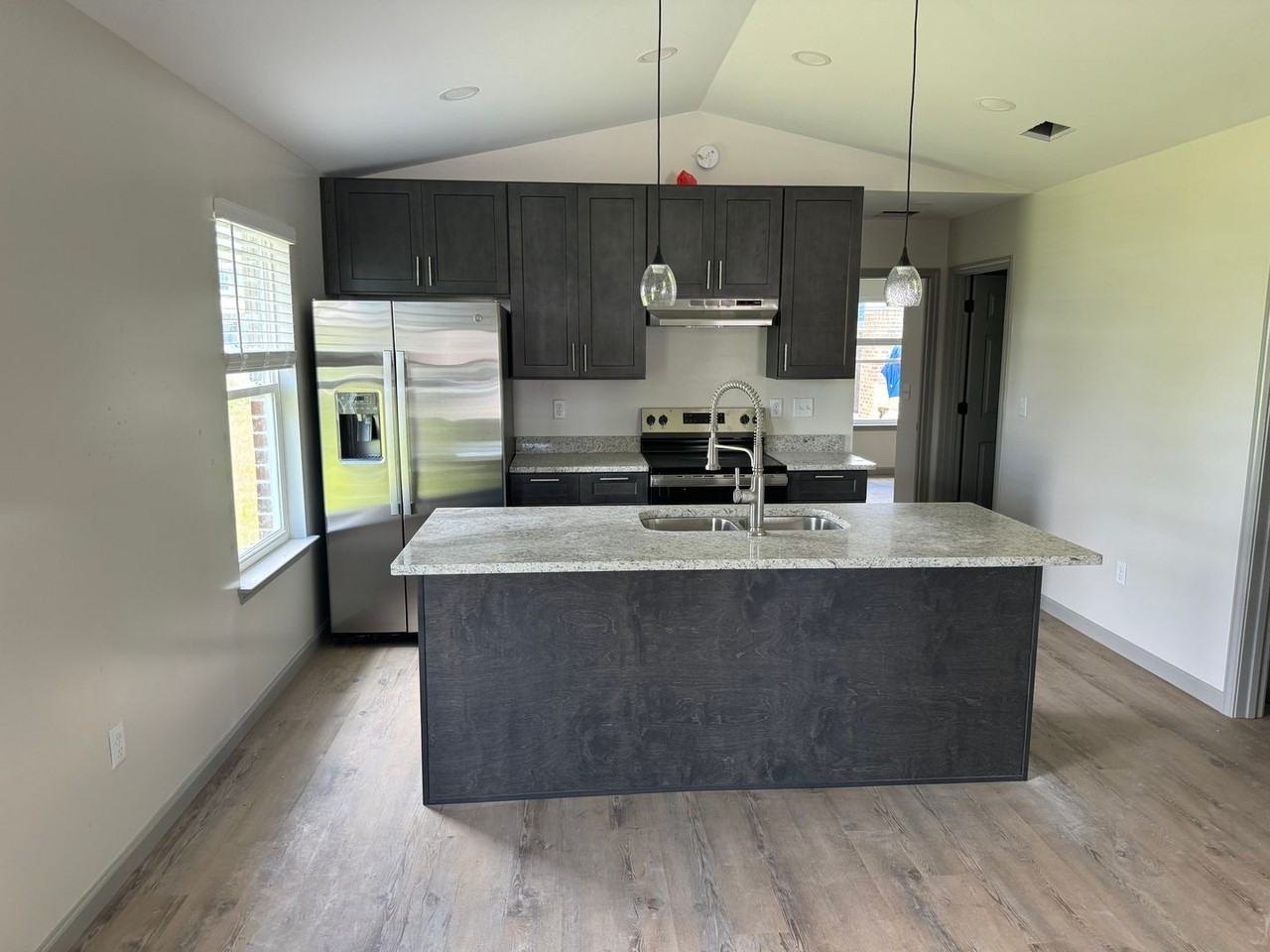 230 Everitt Ave - Photo 2 of 12