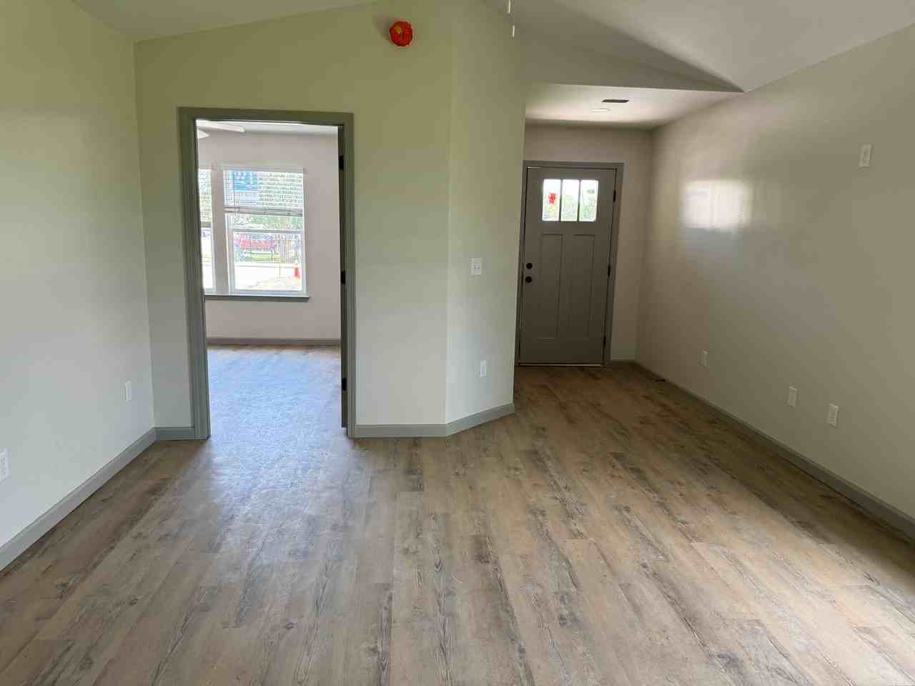 224 Everitt Ave - Photo 4 of 12