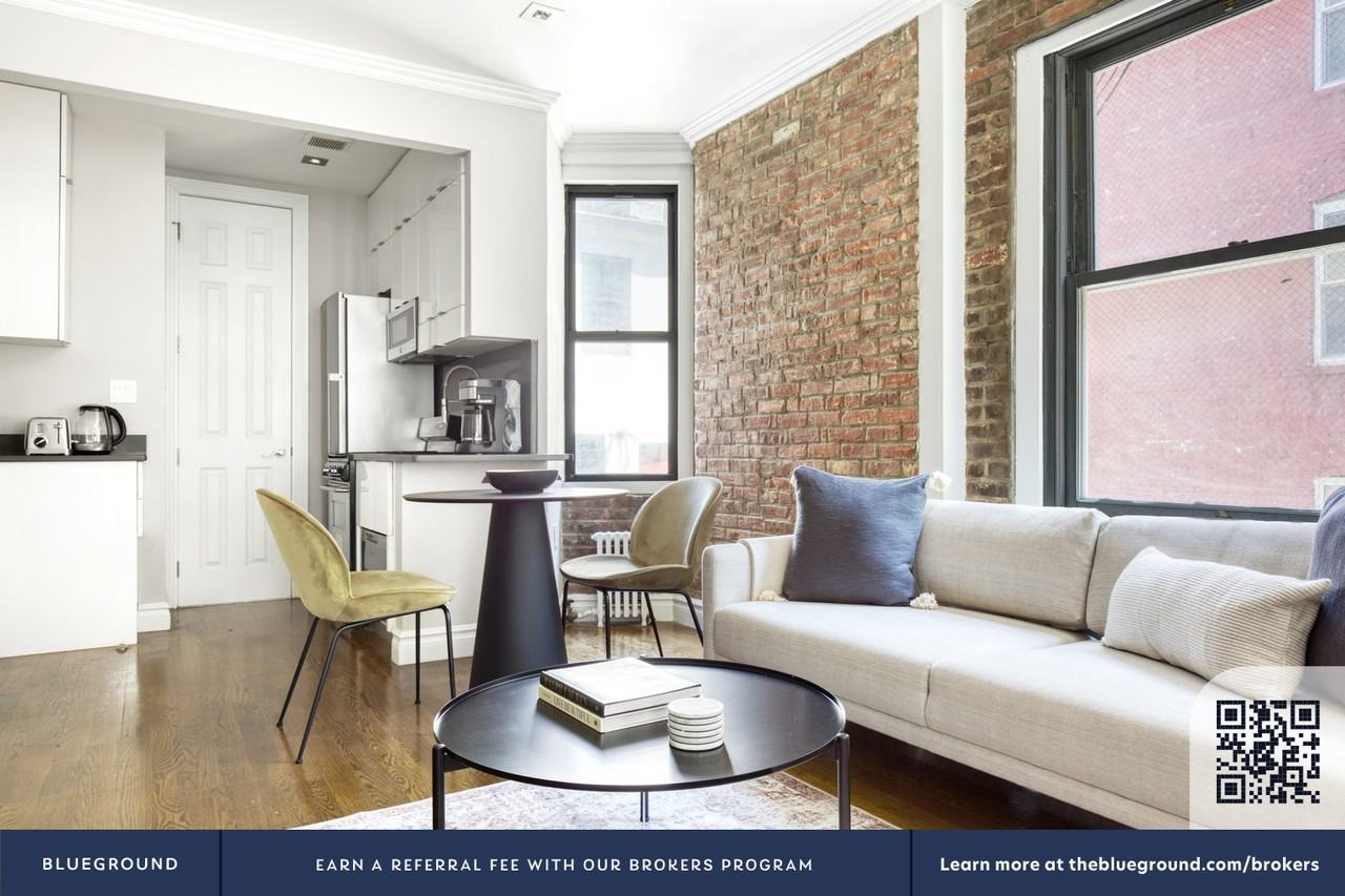 214 East 25th Street - Photo 5 of 32