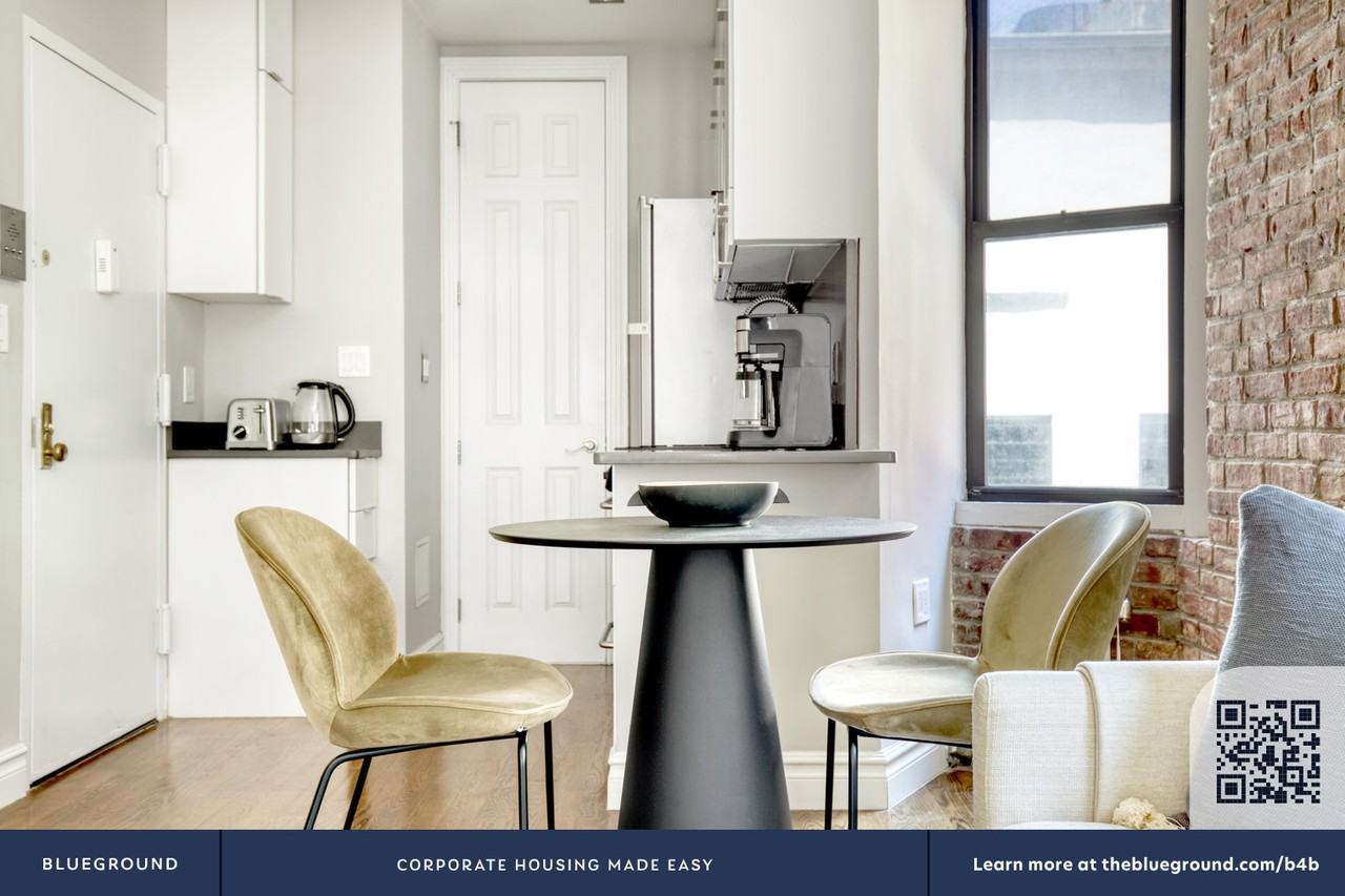 214 East 25th Street - Photo 6 of 32