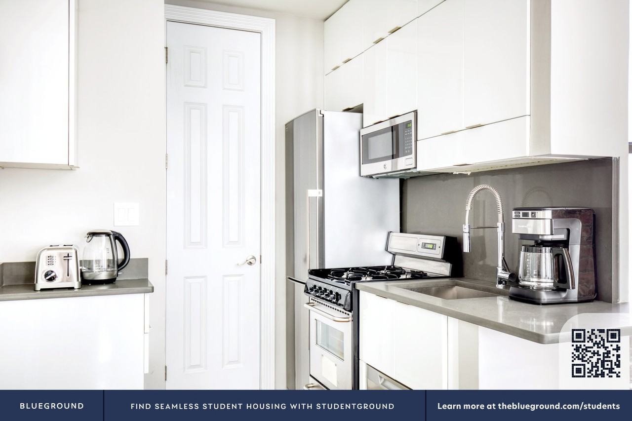 214 East 25th Street - Photo 7 of 32