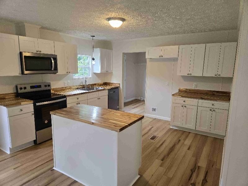 2515 Isbell Dr - Photo 2 of 22