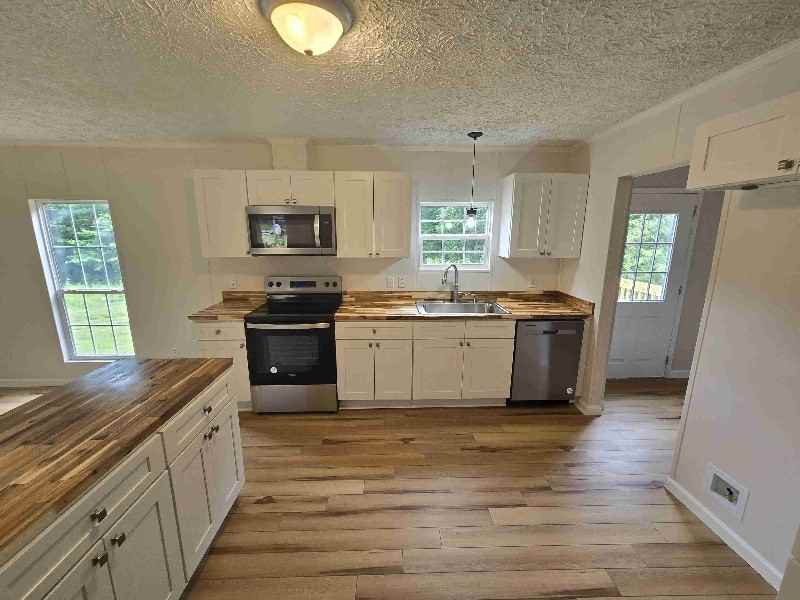 2515 Isbell Dr - Photo 3 of 22