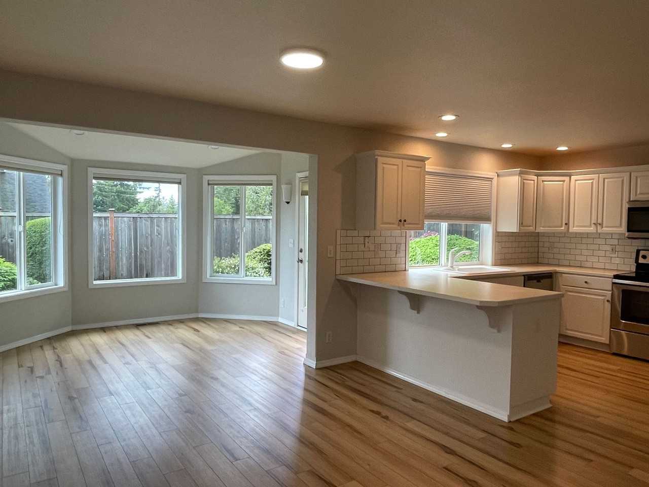 20375 12th Ave Ne - Photo 4 of 24