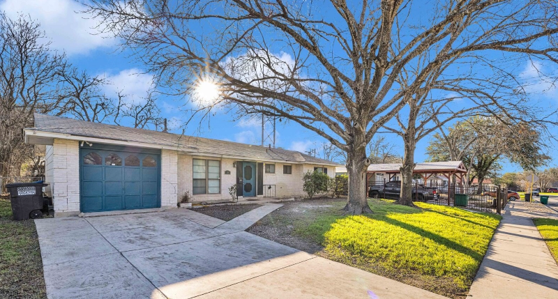 318 Avalon St - Photo 2 of 17