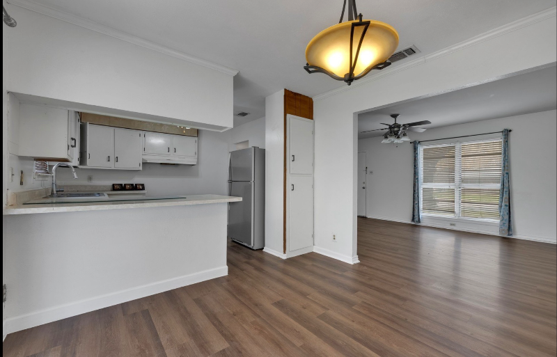 318 Avalon St - Photo 7 of 17