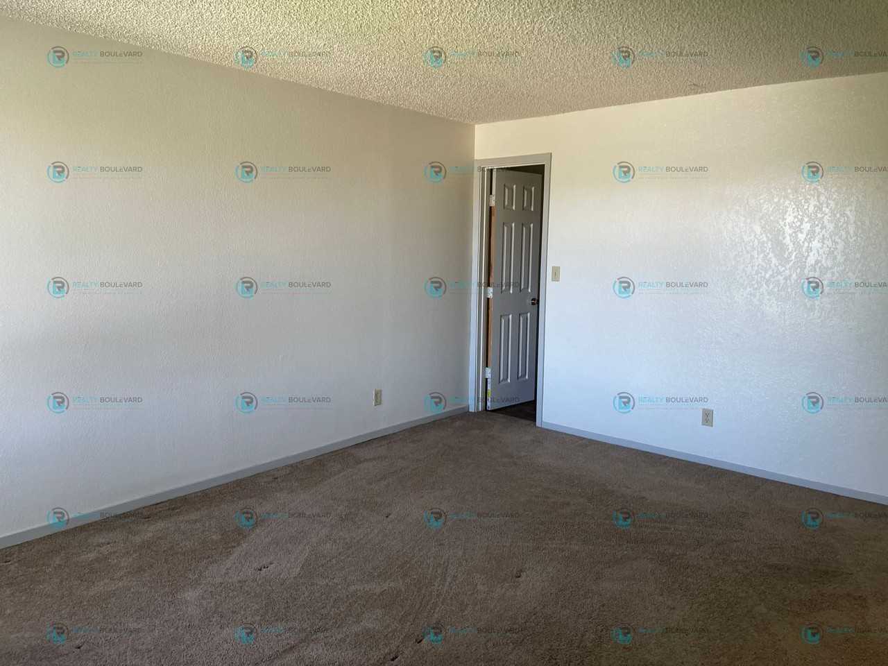 3929 Clear Acre Ln - Photo 6 of 45