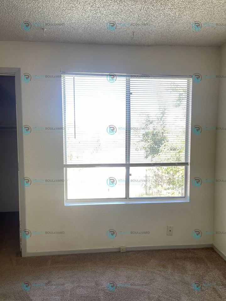 3929 Clear Acre Ln - Photo 7 of 45