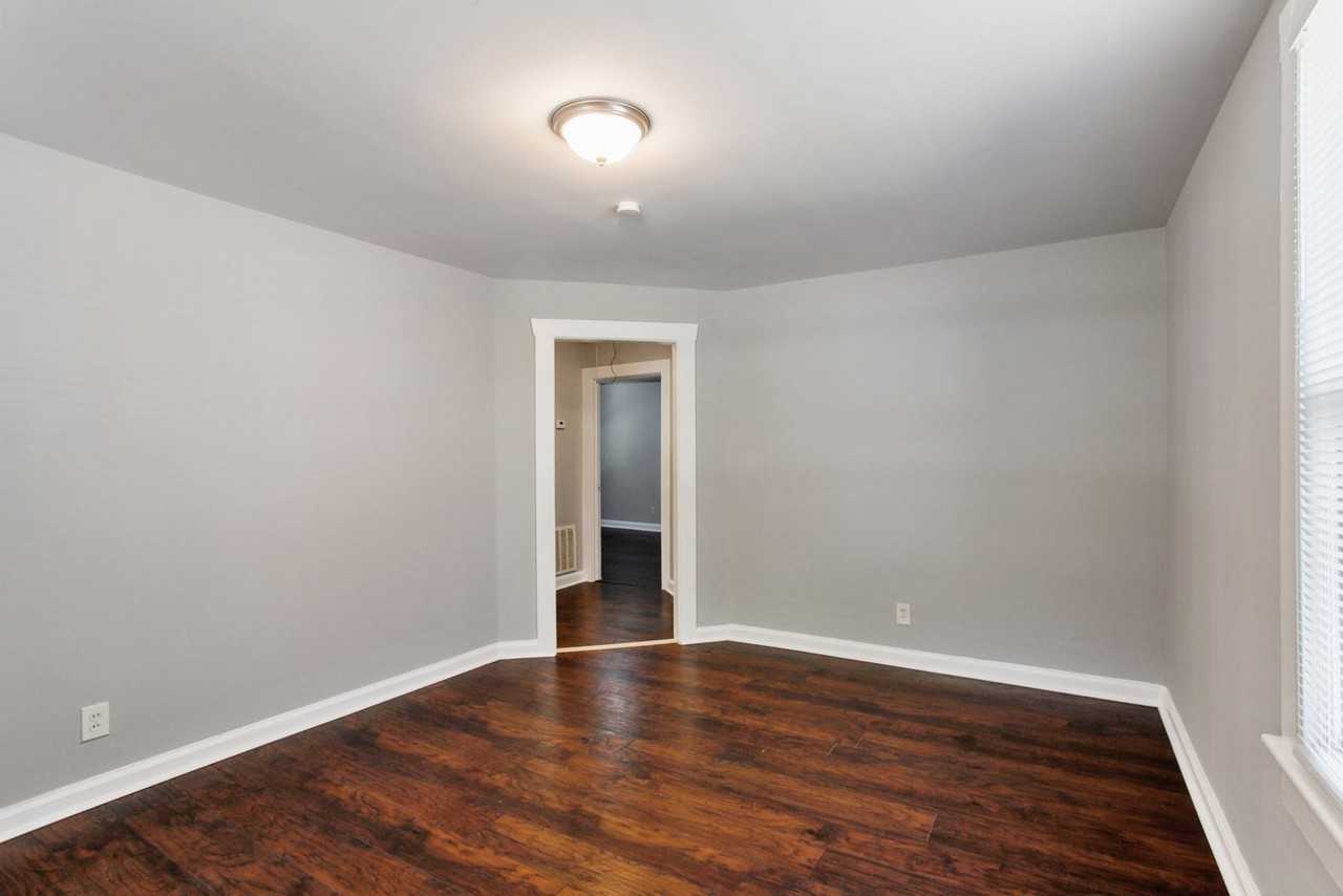 1405 E 32nd St - Photo 4 of 14