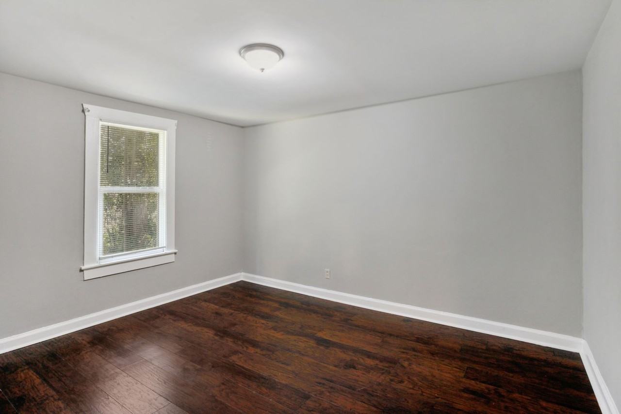 1405 E 32nd St - Photo 7 of 14