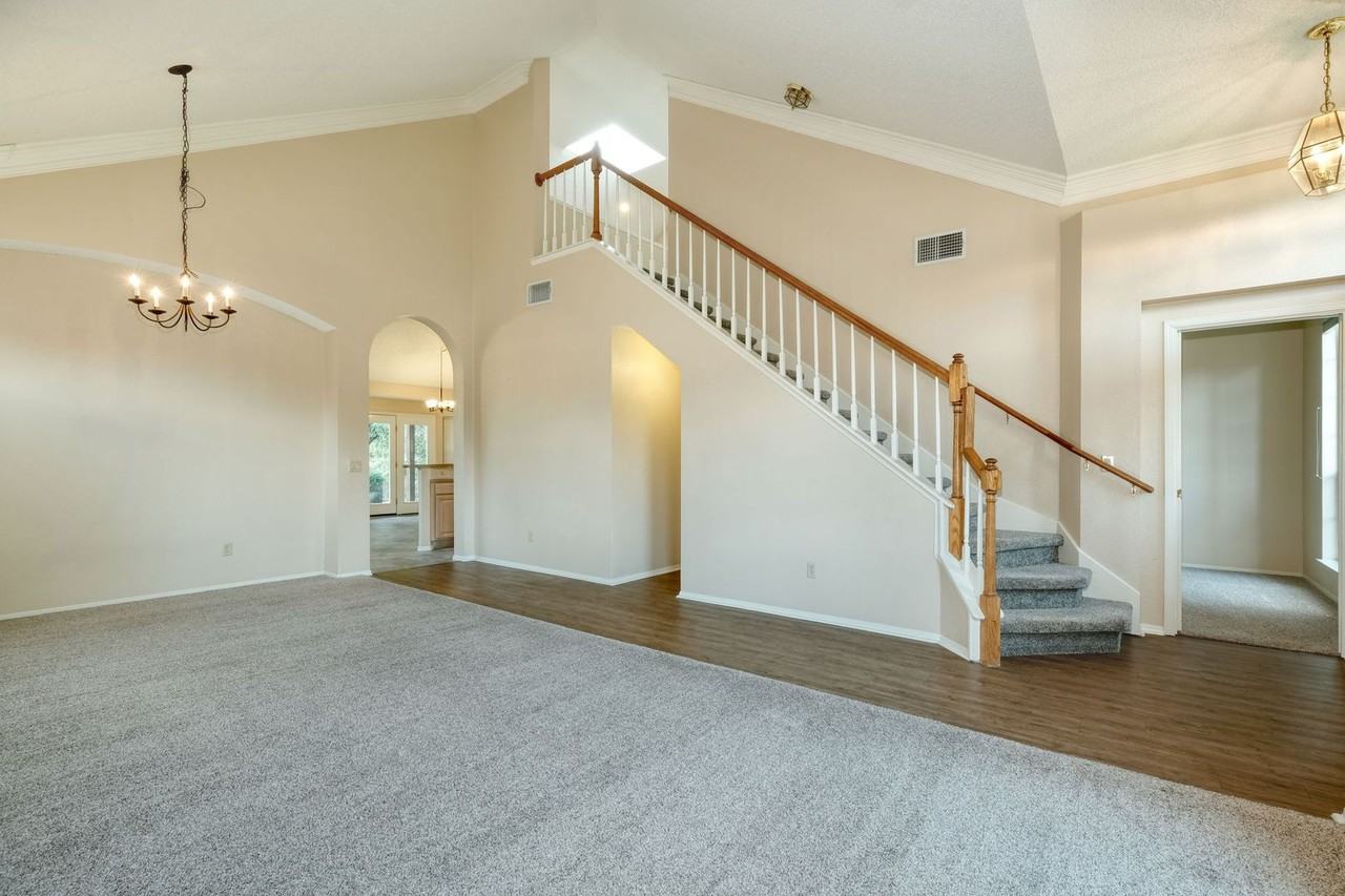 10801 Pinkney Ln - Photo 2 of 13