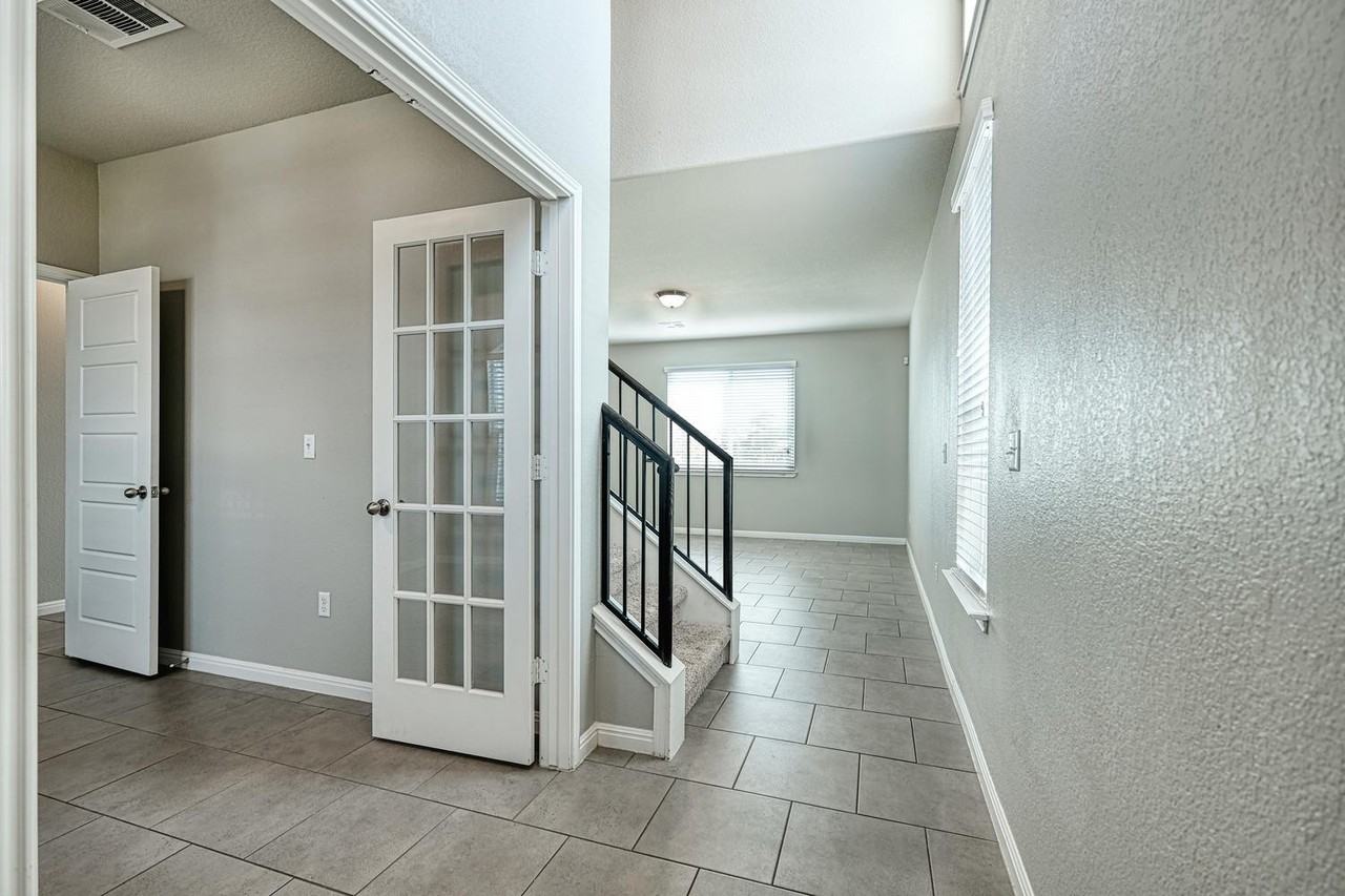 100 Northern Flicker St - Photo 2 of 24