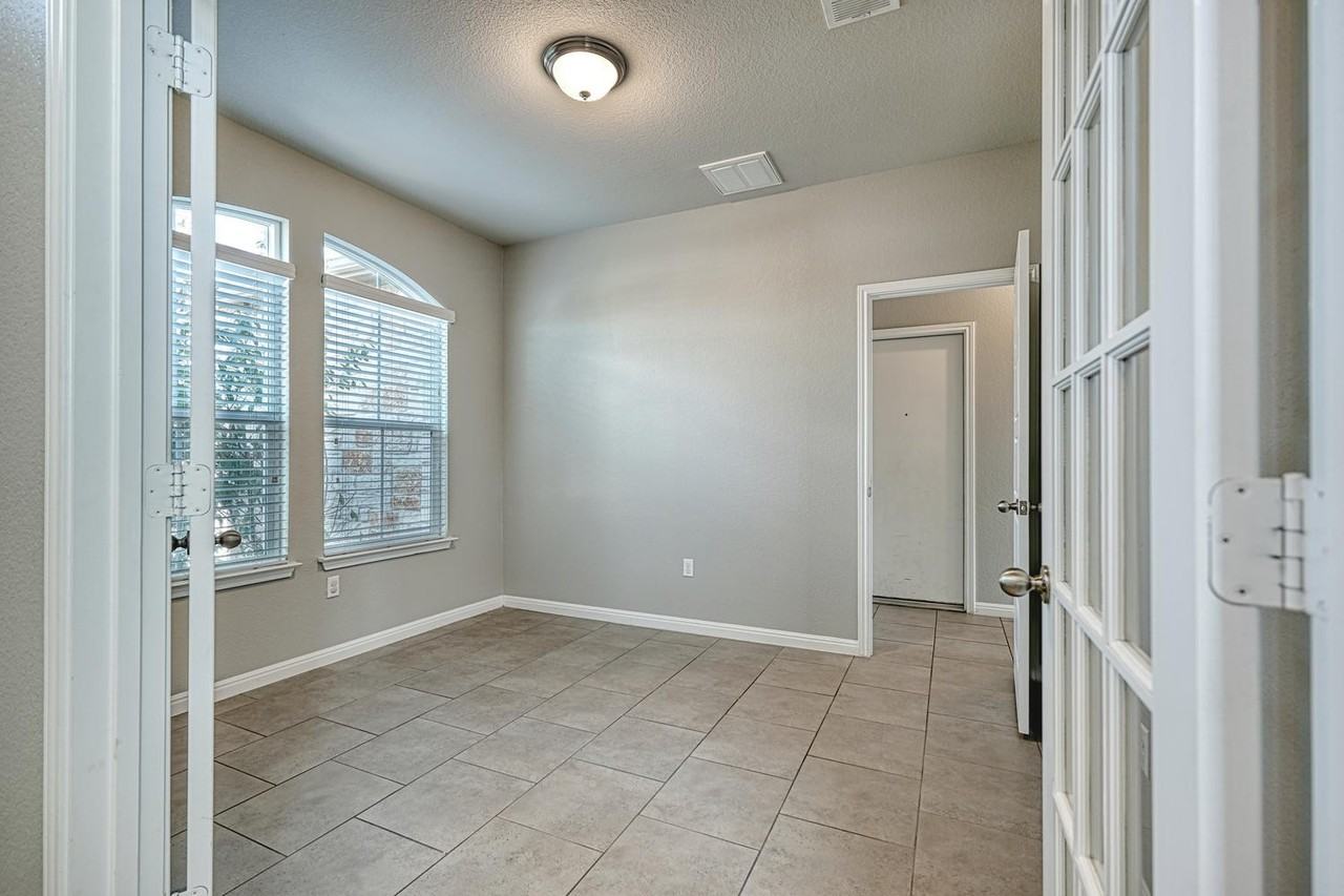 100 Northern Flicker St - Photo 3 of 24
