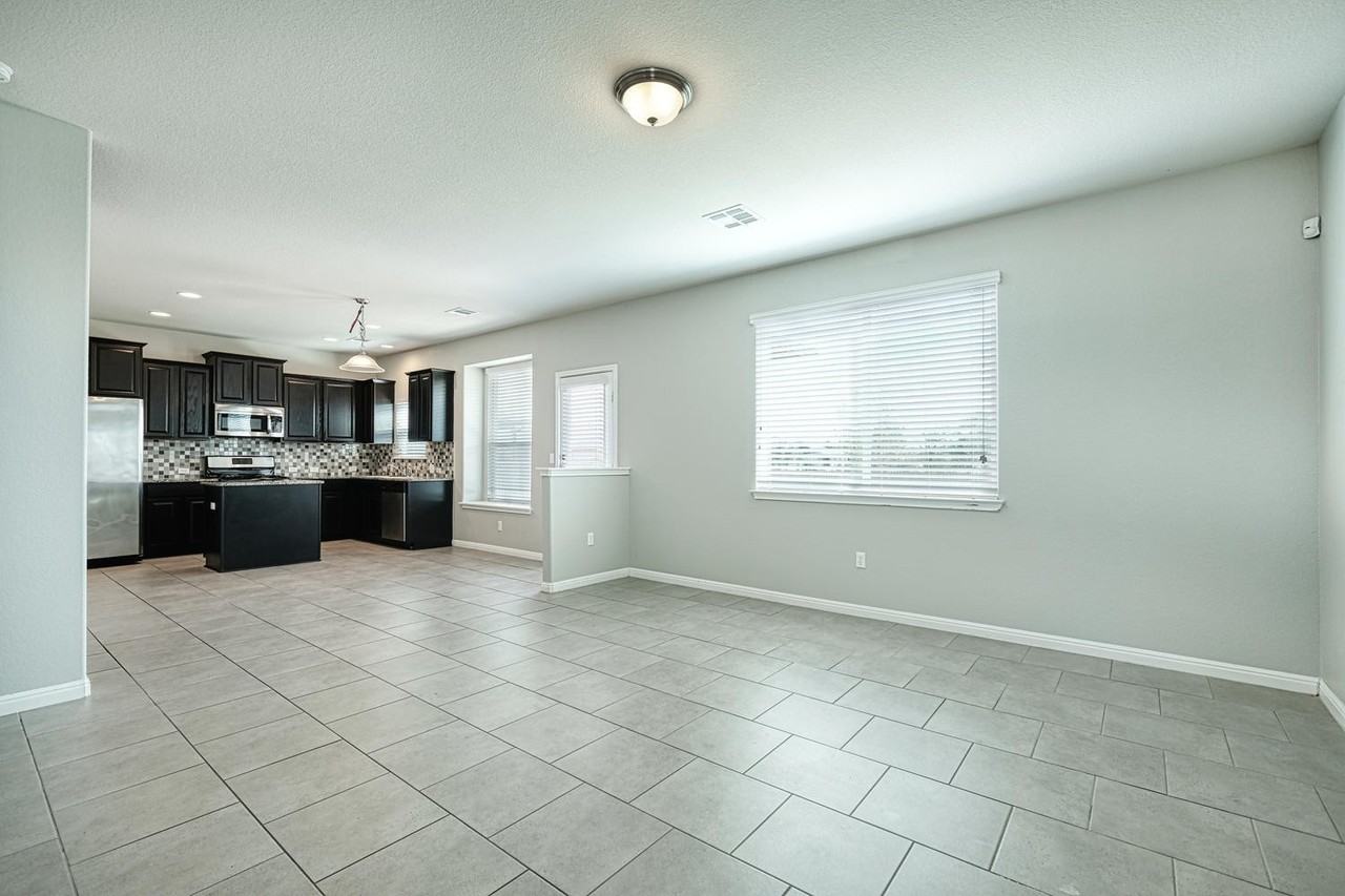 100 Northern Flicker St - Photo 4 of 24