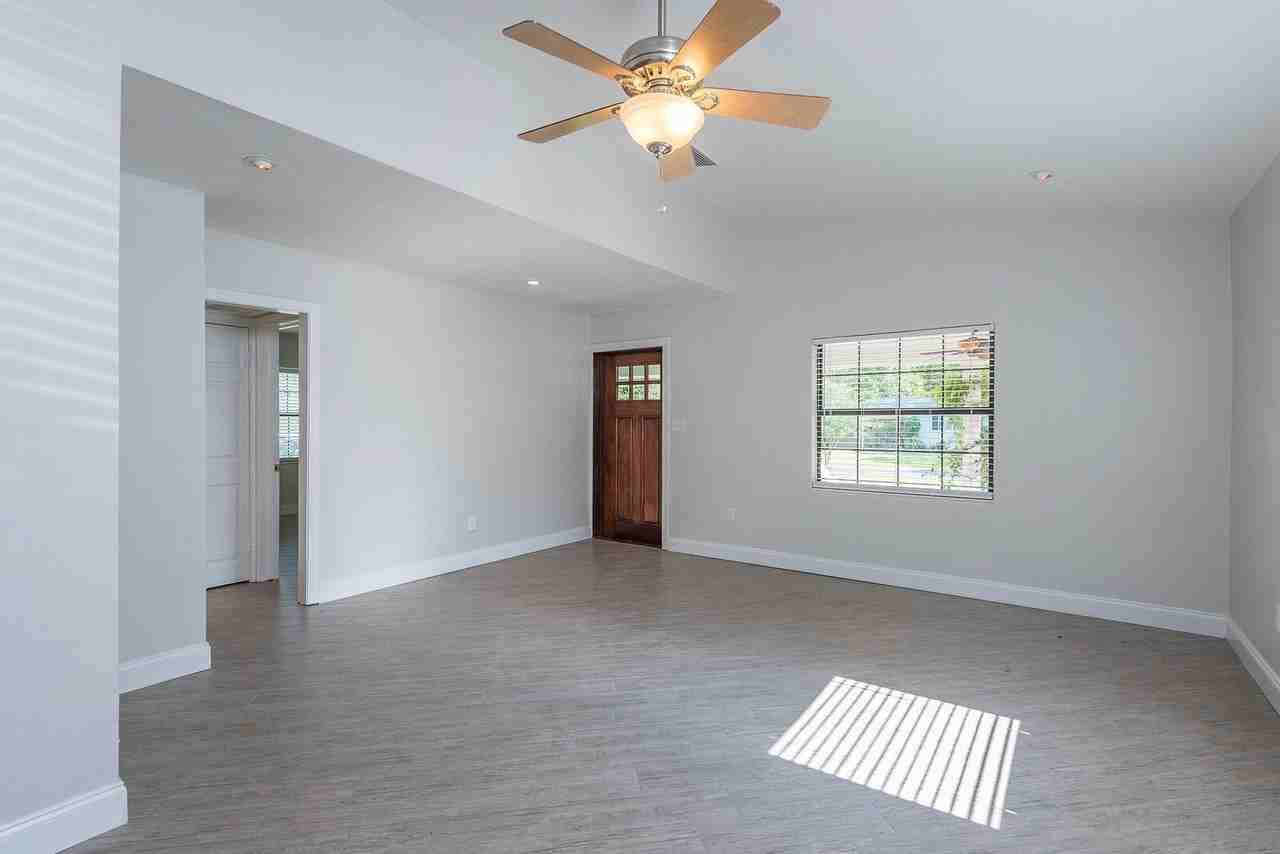 3908 W Mckay Ave - Photo 2 of 22