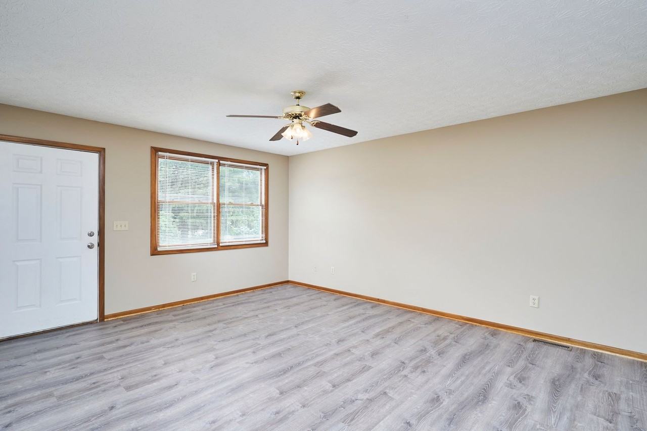 1182 Chester Ave - Photo 2 of 16