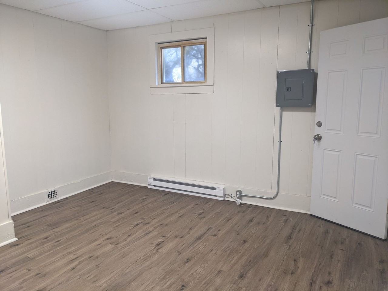 210 Pleasant St - Photo 2 of 9