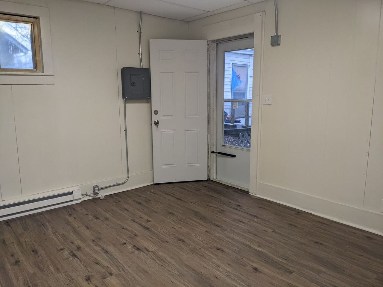 210 Pleasant St - Photo 4 of 9