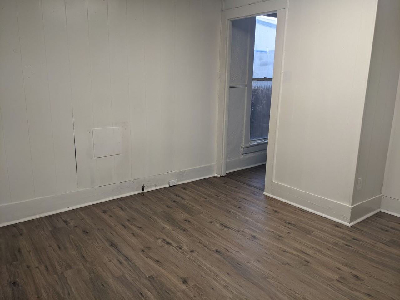 210 Pleasant St - Photo 5 of 9