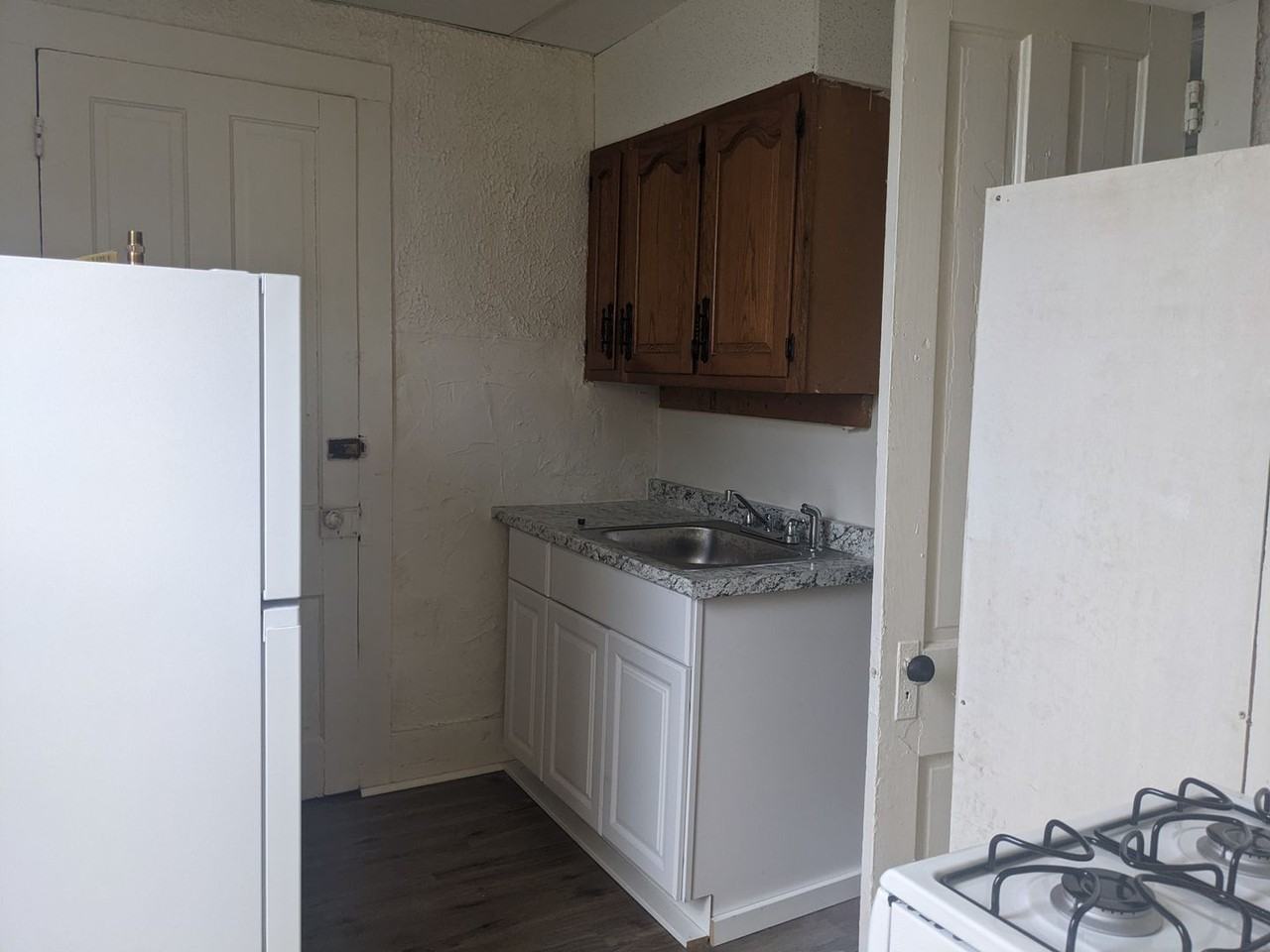 210 Pleasant St - Photo 6 of 9