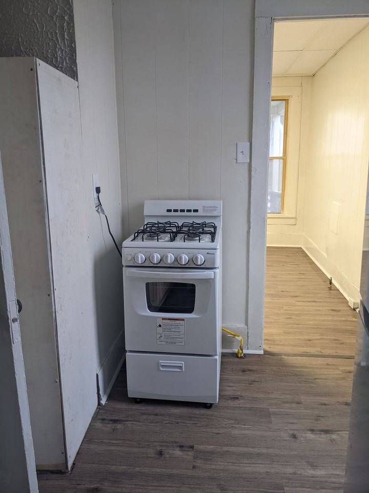 210 Pleasant St - Photo 7 of 9
