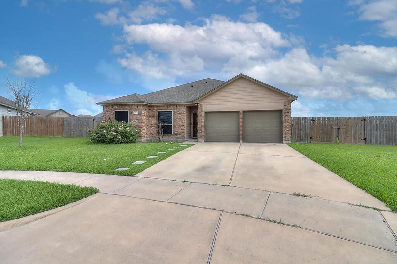 3422 Travis Ct - Photo 2 of 40