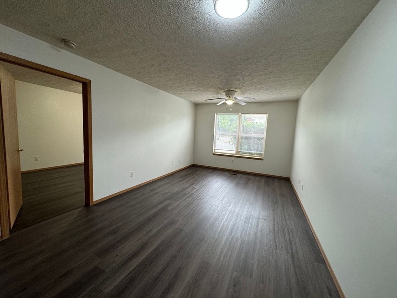 1316 W Eaglewood Dr - Photo 2 of 11