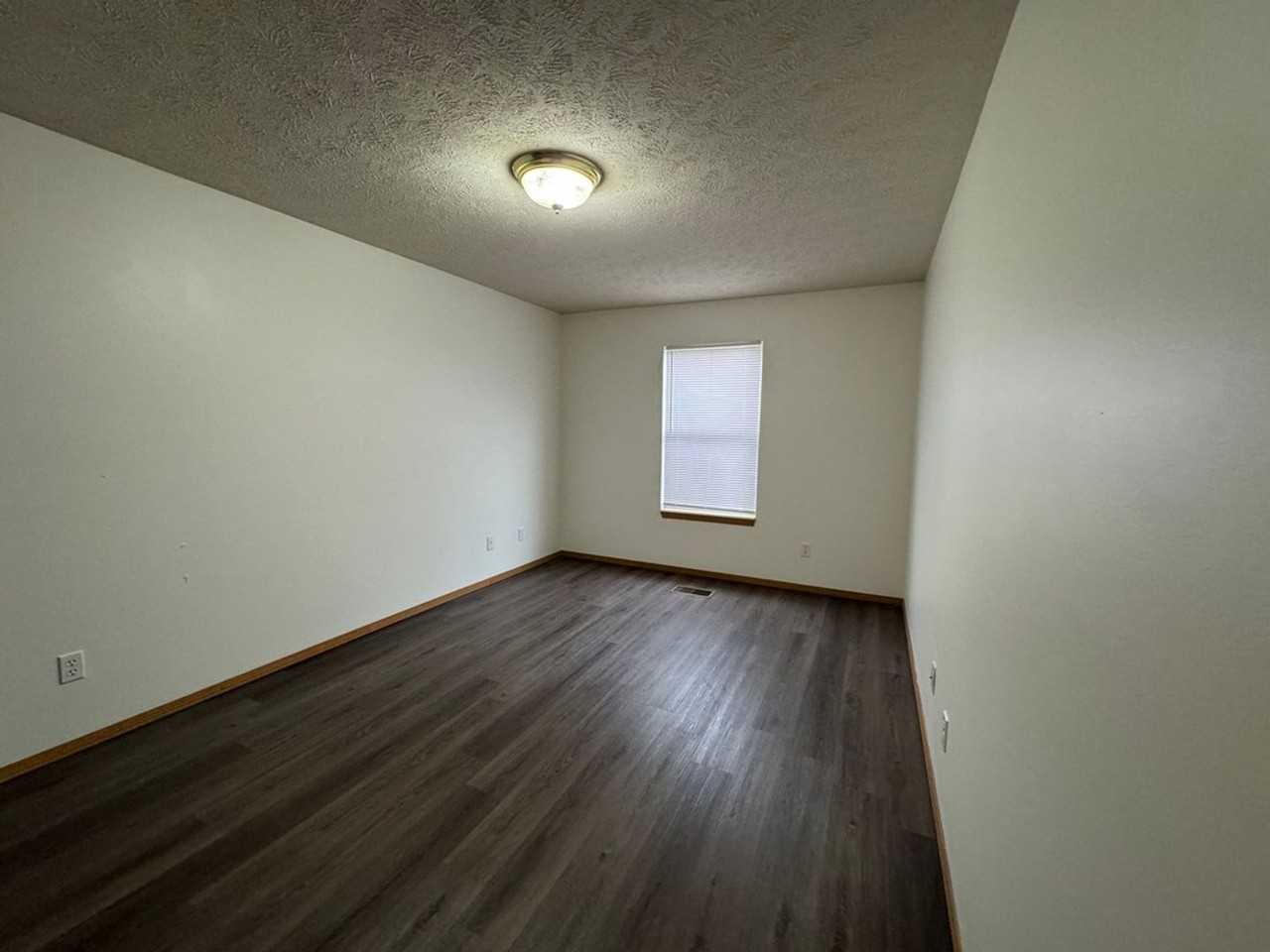 1316 W Eaglewood Dr - Photo 3 of 11