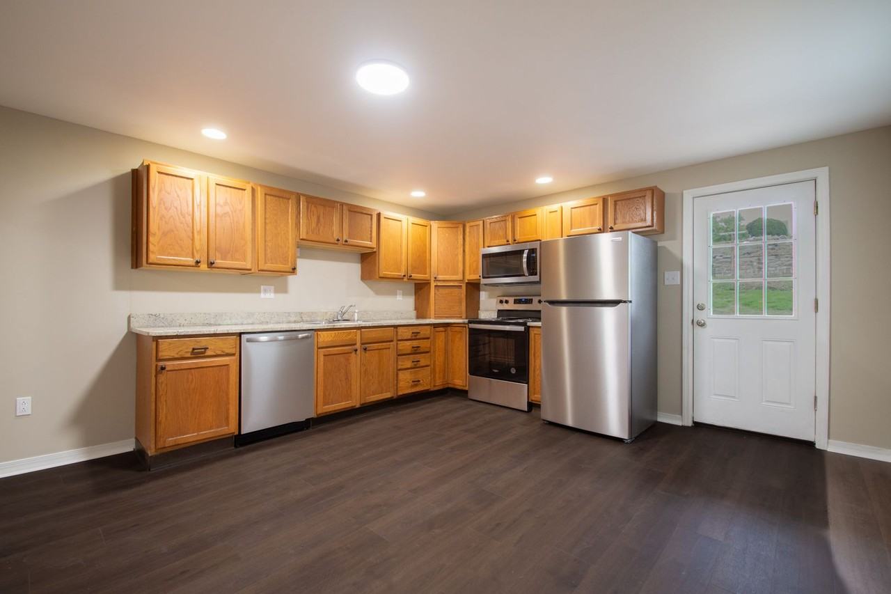 206 Chestnut St - Photo 2 of 15