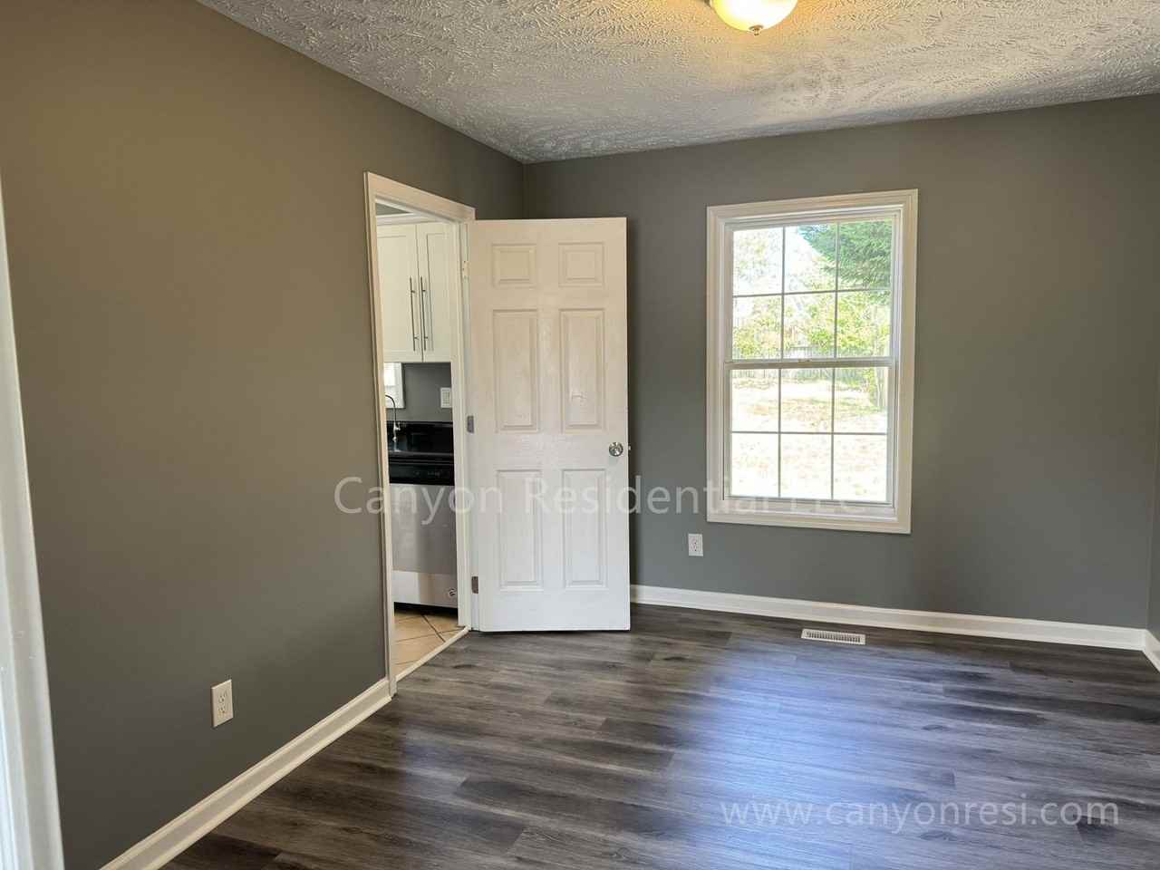 1231 Alexwood Dr - Photo 4 of 22