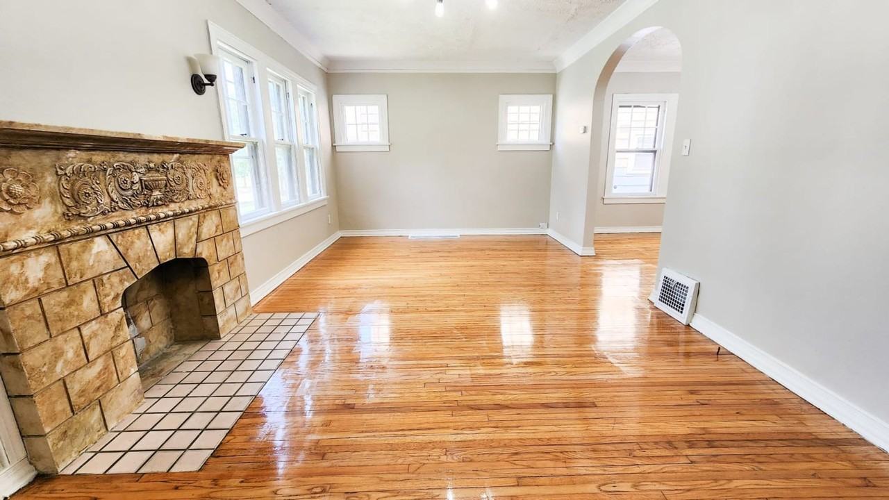 1137 Winston Rd - Photo 3 of 16