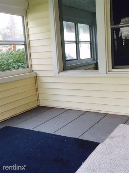 1030 Foster St - Photo 2 of 7