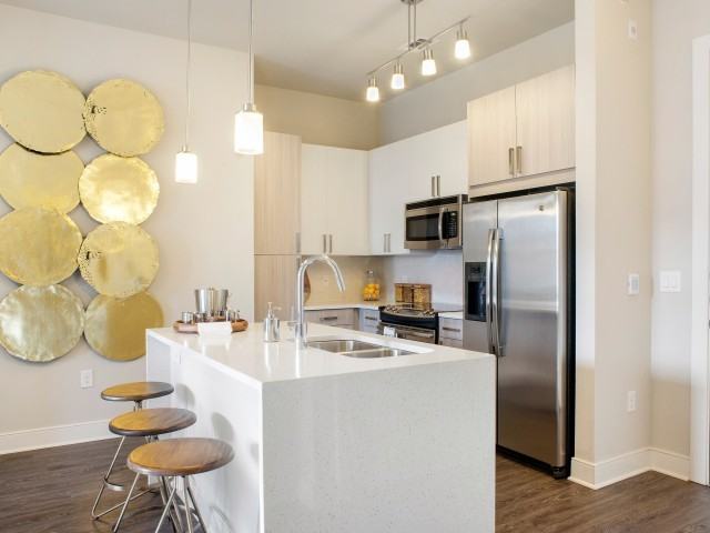 1779 N Record St - Photo 5 of 24