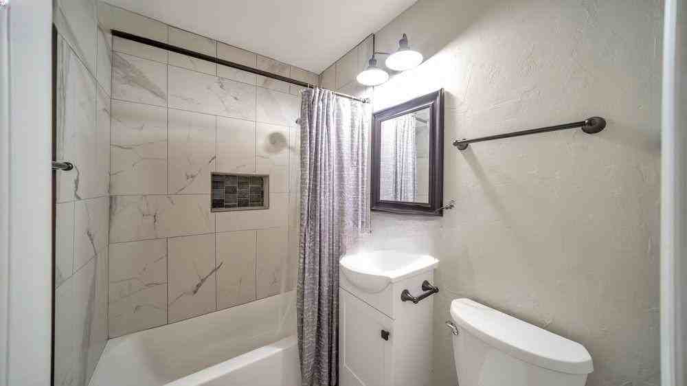 4625 East Holmes Street - Photo 3 of 5