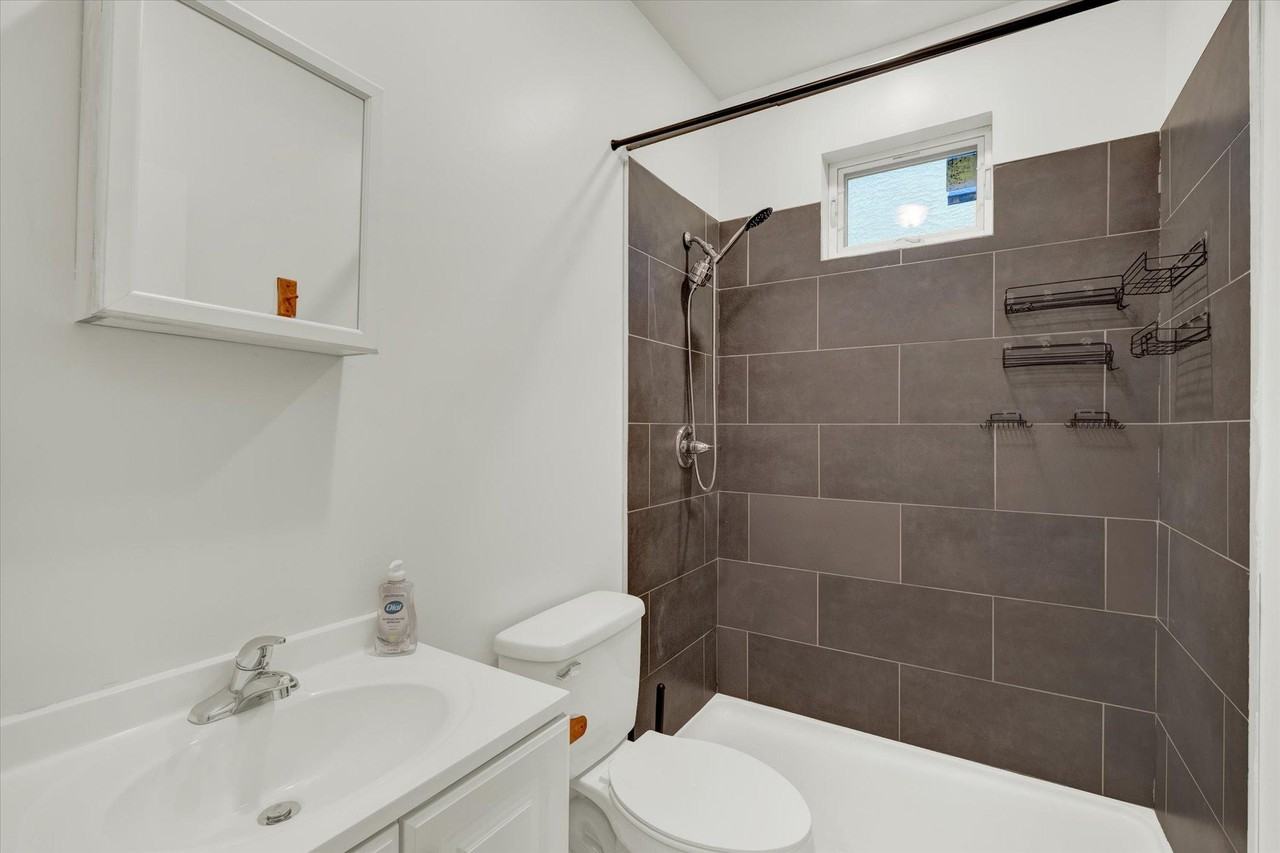 W Thompson St - Photo 2 of 11