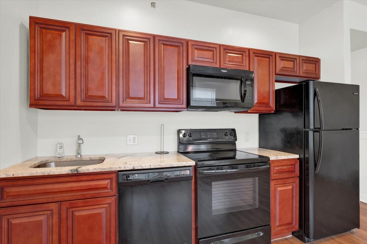 W Thompson St - Photo 4 of 11