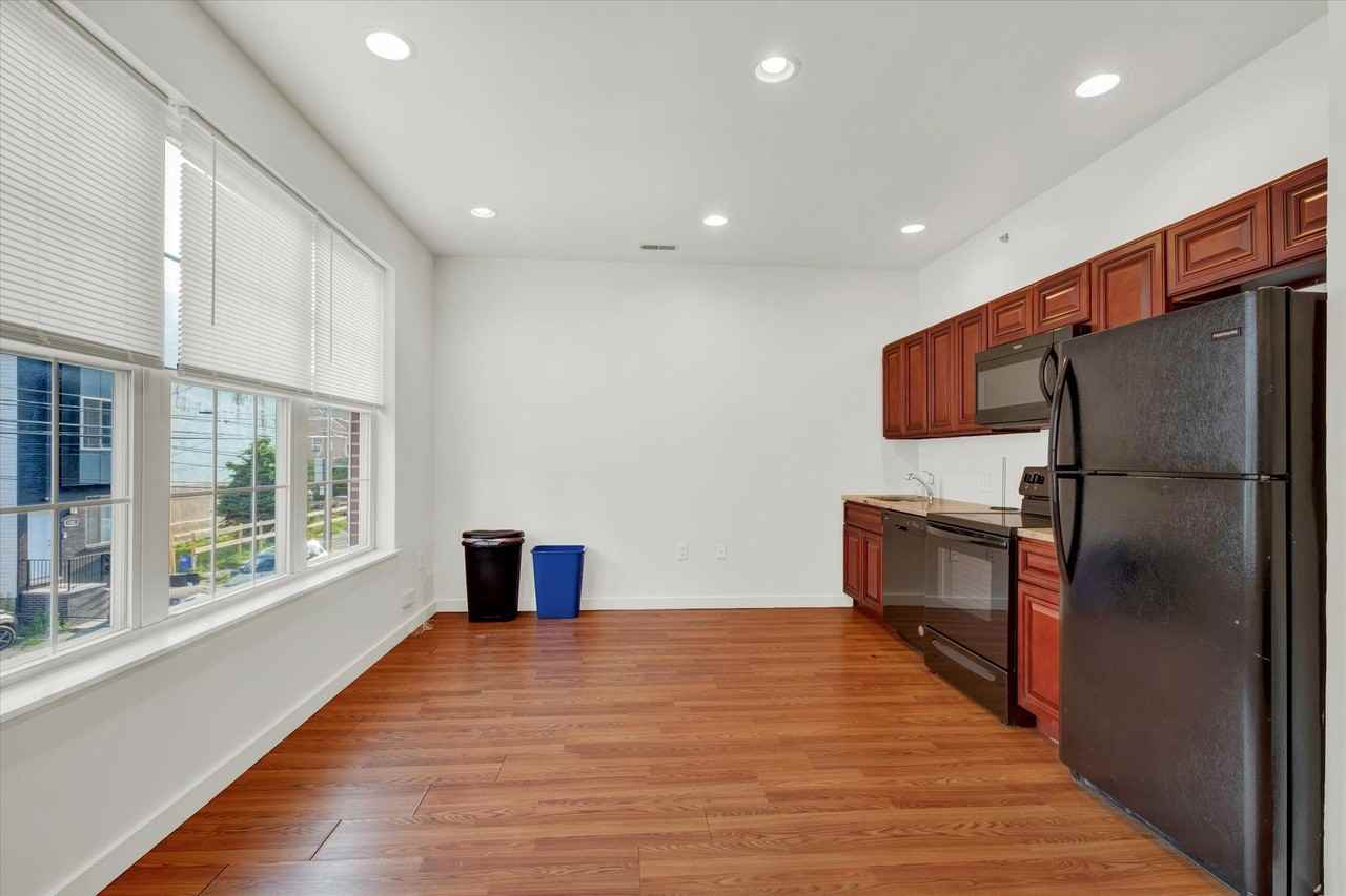 W Thompson St - Photo 5 of 11