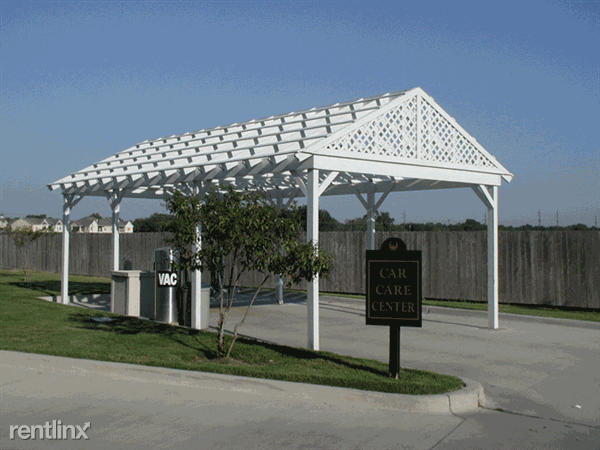 University Hill Luxury Apartments - Photo 2 of 3