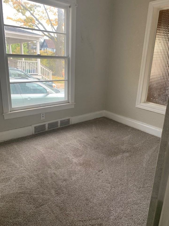 913 Egleston Avenue - Photo 3 of 8