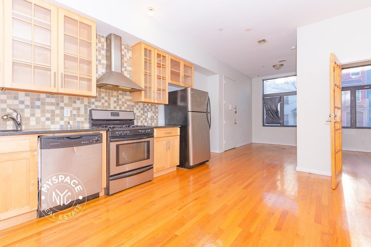 20 Goodwin Pl #3F - Photo 2 of 24