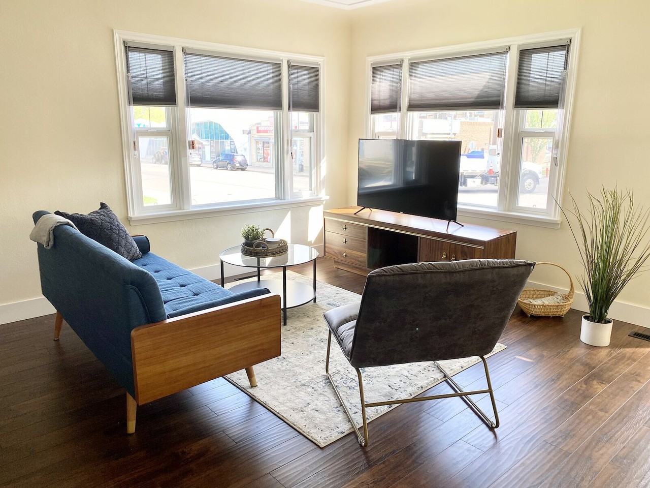 11030 95 St Nw - Photo 2 of 20